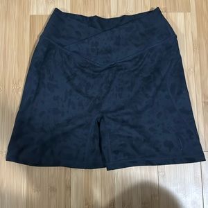 Alphalete Black Pebble Surface Power Cross Waist Shorts sz M